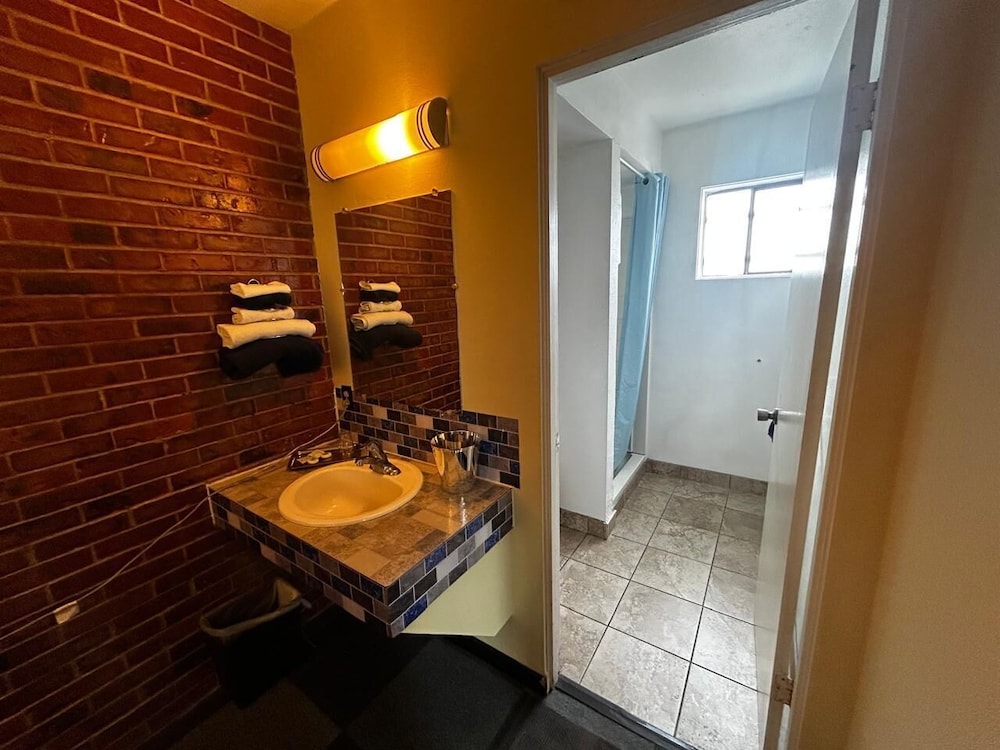 Travelers Inn by OYO Longview Kelso - photo 27
