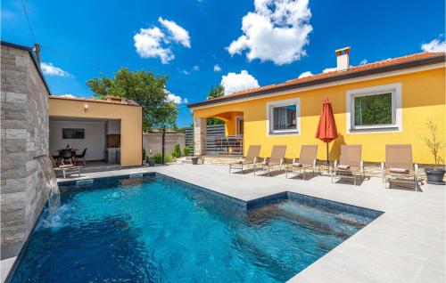 Three Bedroom Holiday Home In Porec — 4-Star Luxury Hotel in Porec, Croatia