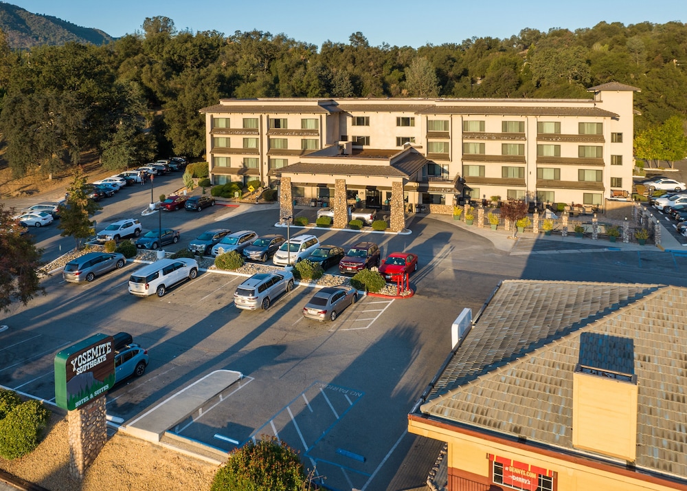 Yosemite Southgate Hotel & Suites - photo 48