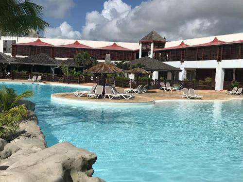 LE CAMASSIA Studio de standing dans résidence privée avec accès Piscine et plage. — 4-Star Luxury Hotel in Saint-Francois, Guadeloupe