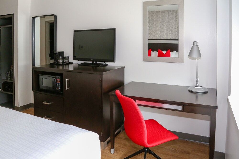 The University of Georgia Center for Continuing Education & Hotel - photo 36