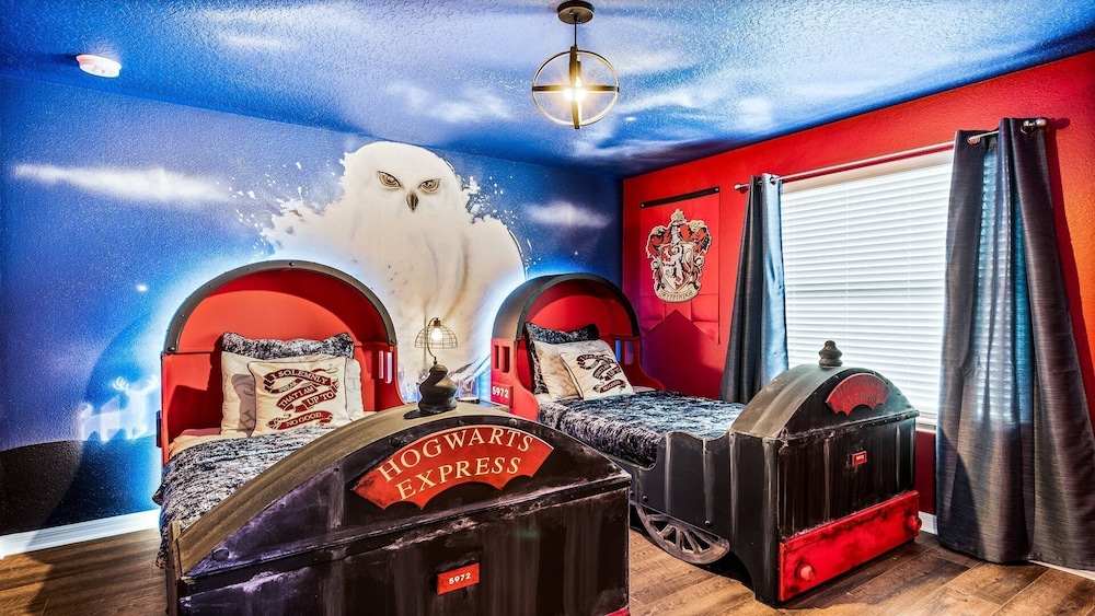 Family friendly Oasis With Game Room & Pool - photo 10