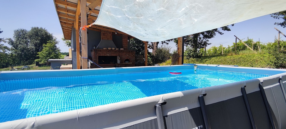 Tweet Apartments with Sauna and optional Breakfast Close To Terme Sveti Martin — 4-Star Luxury Hotel in Strigova, Croatia