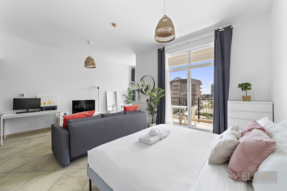 WelHome Stylish Studio with Park Views in Regent House 2 — 4-Star Luxury Hotel in Dubai, United Arab Emirates