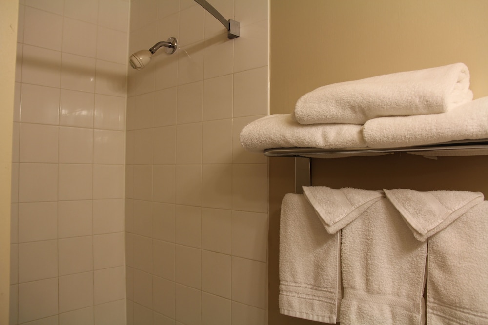 Broadway Lodge Hotel — Yorkton — photo 4