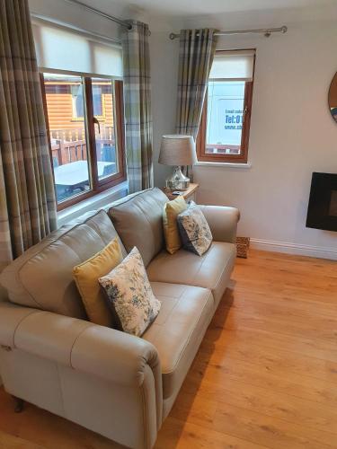 Stunning 2 Bedroom Pet Friendly Lodge — 4-Star Luxury Hotel in Bridlington, United Kingdom