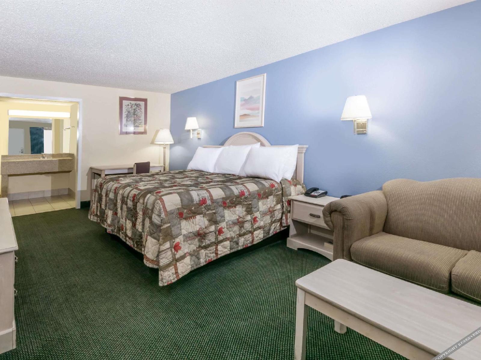 Skylite Inn - photo 5