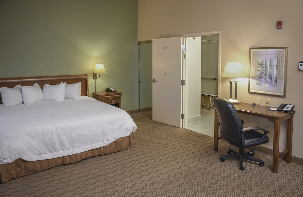 Hampton Inn & Suites Youngstown Canfield - photo 29