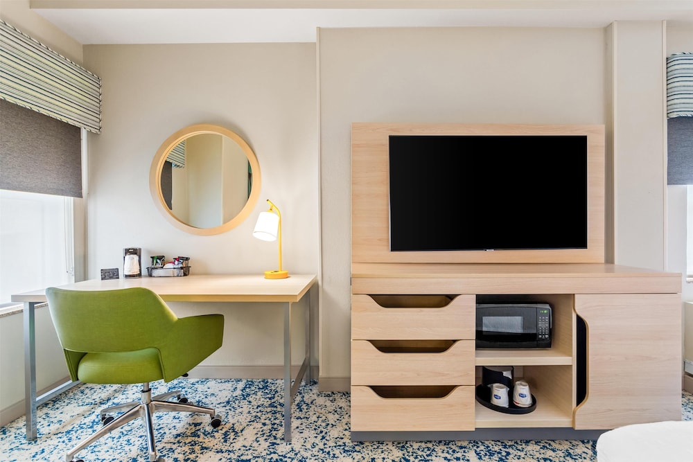 Hampton Inn & Suites St. Petersburg Downtown - photo 28
