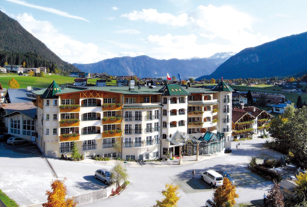 Vier Jahreszeiten Wellnessresort Achensee — hotel in Eben Am Achensee