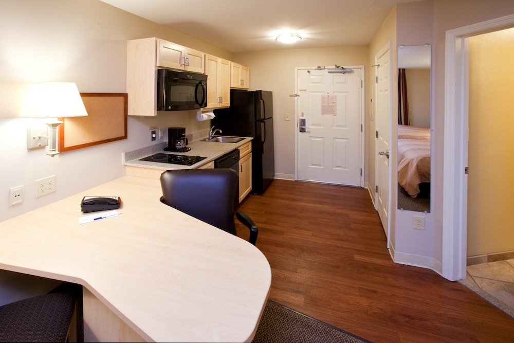 Candlewood Suites Minot by IHG - photo 12