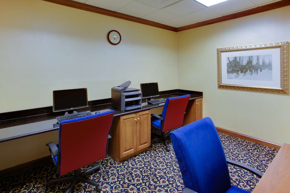 Hampton Inn & Suites Fredericksburg South - photo 45