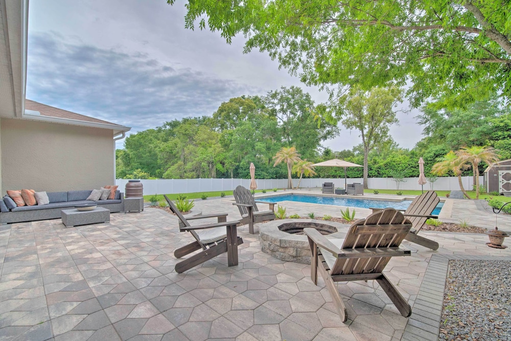Backyard Oasis With Pool Airy Crystal River Retreat — Crystal River
