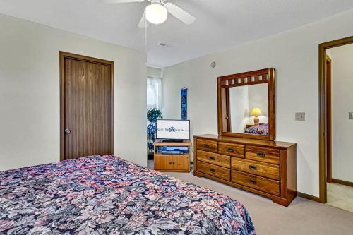 Red Oak w boat slip 912 — 4-Star Luxury Hotel in Branson, United States