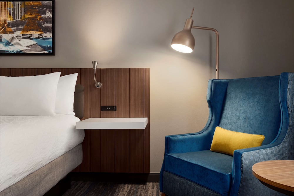 Hilton Garden Inn Milwaukee Brookfield Conference Center WI - photo 9