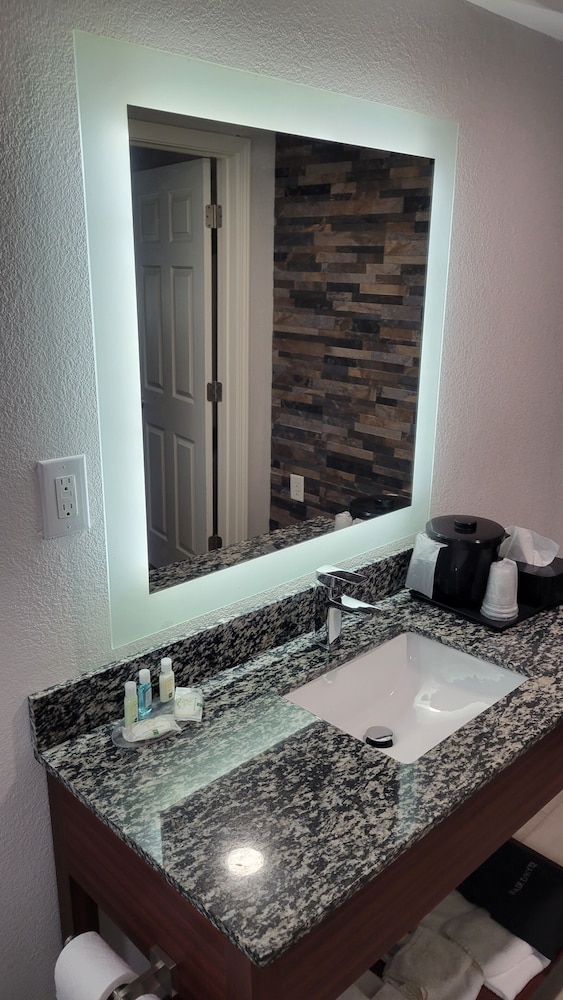 Quality Inn Forsyth near GA Public Safety Training Center - photo 13