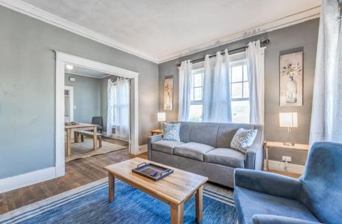 10 Min to U of Memphis Rozelle Retreat Both Units in Memphis, United States