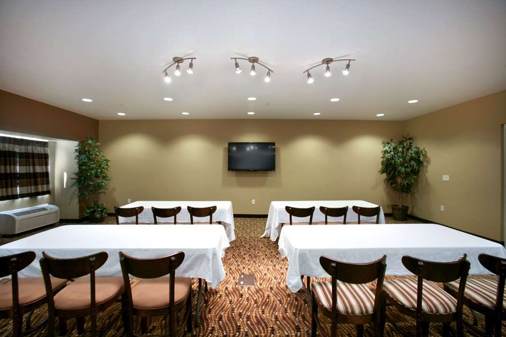 Microtel Inn & Suites by Wyndham Council Bluffs Omaha - photo 30