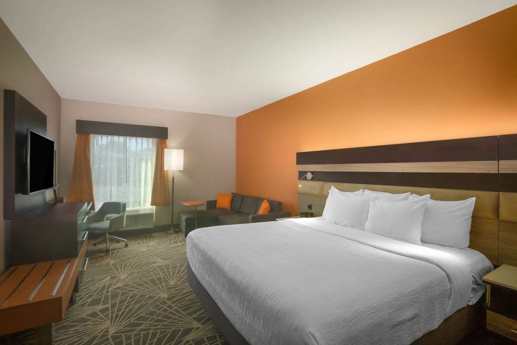 La Quinta Inn & Suites by Wyndham Branson - photo 17