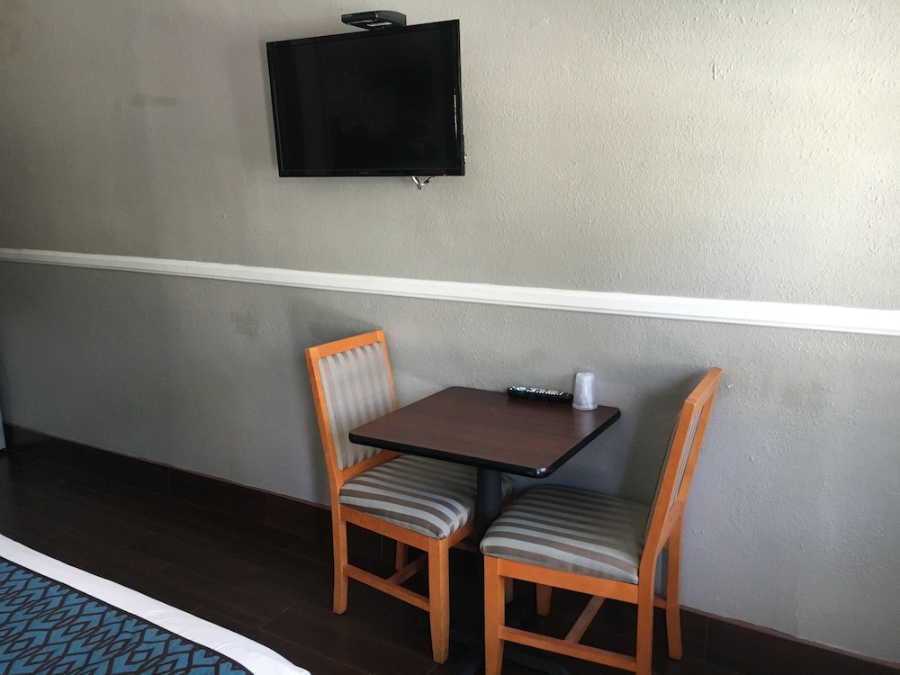 Hotel Salina Long Beach - photo 11