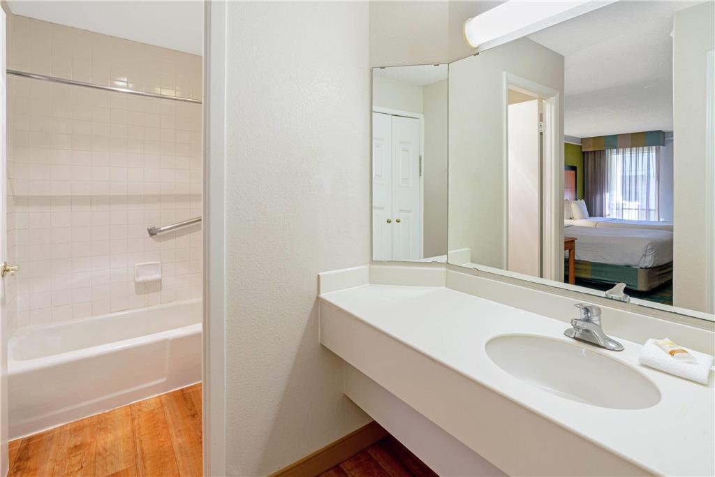 Travelodge by Wyndham Phoenix North - photo 17
