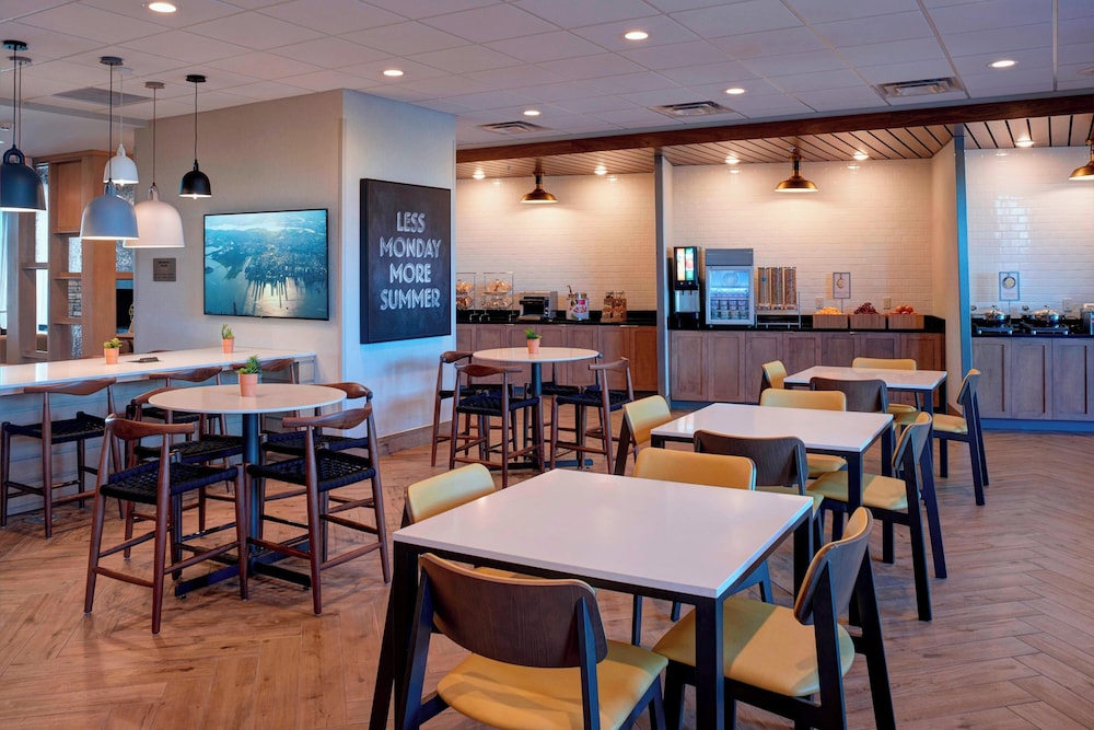 Fairfield Inn & Suites by Marriott Columbus IN - photo 19
