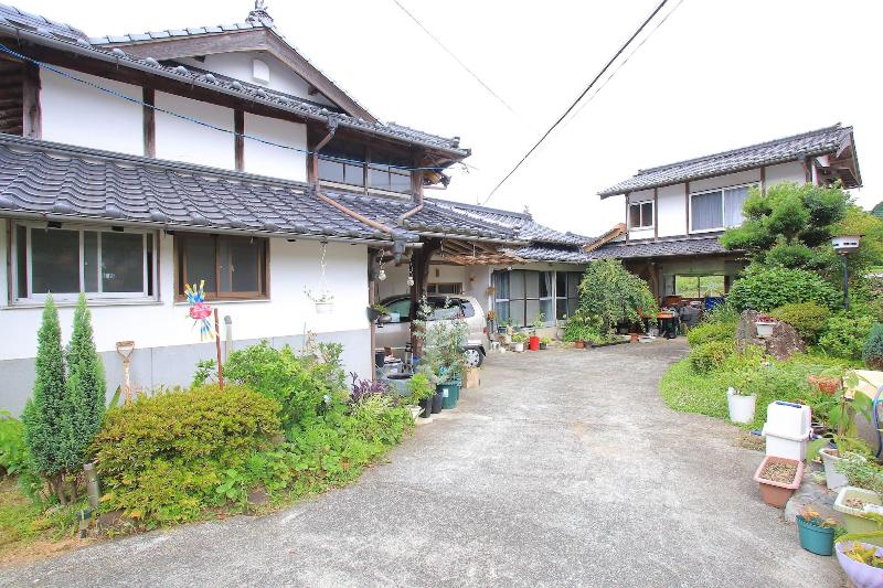 Kitsunenotebukuro - carbon neutral hotel in Misato