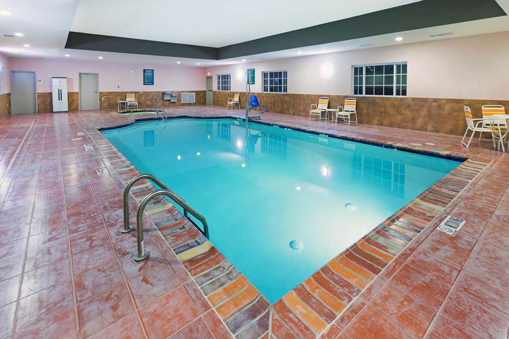 La Quinta Inn Suites Floresville - photo 11