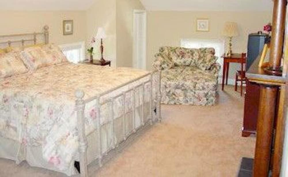 Olde Staunton Inn - photo 8