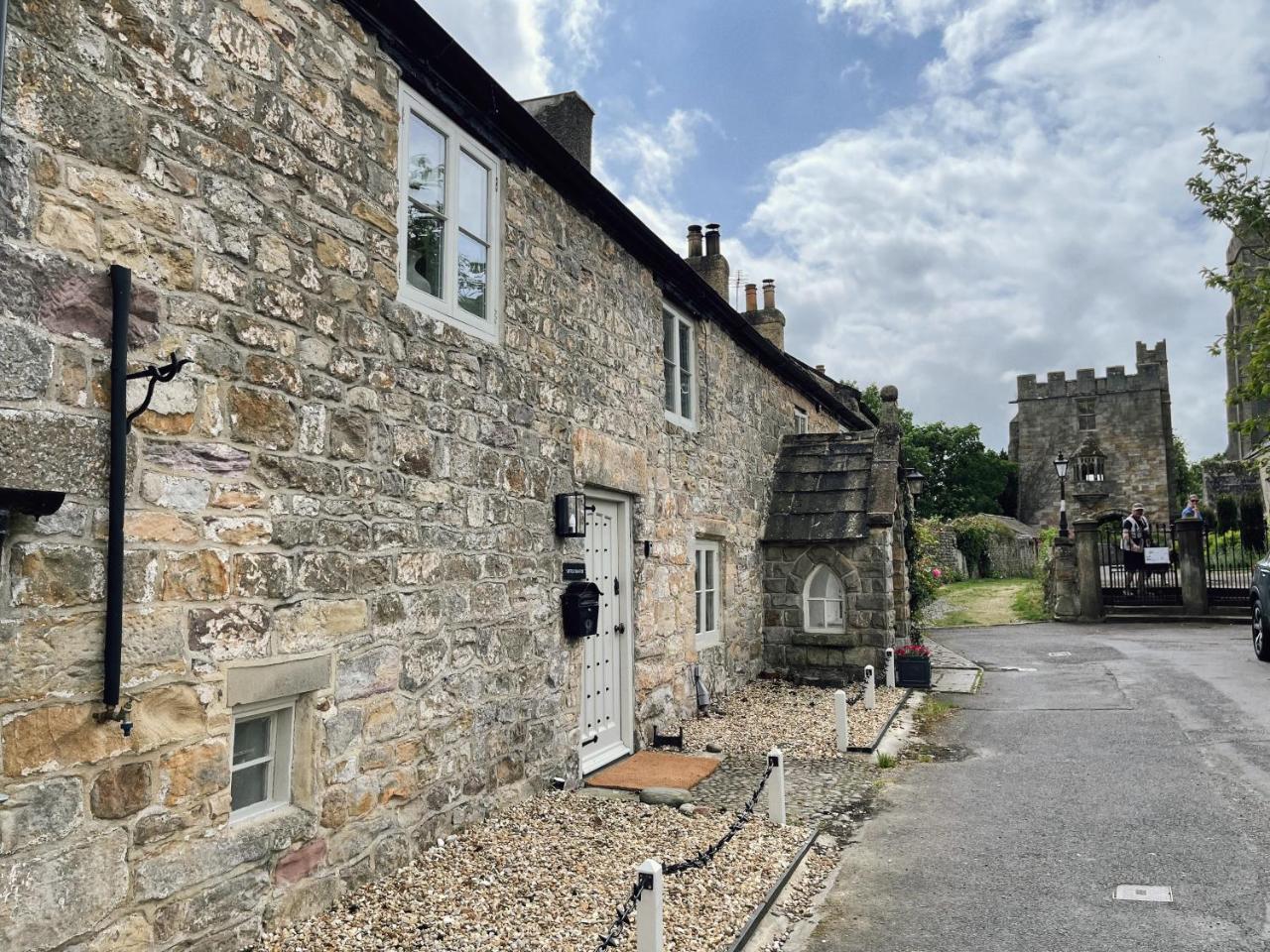 The Little Chantry Hot Tub Riverside Pet Friendly — 4-Star Luxury Hotel in Ripon, United Kingdom