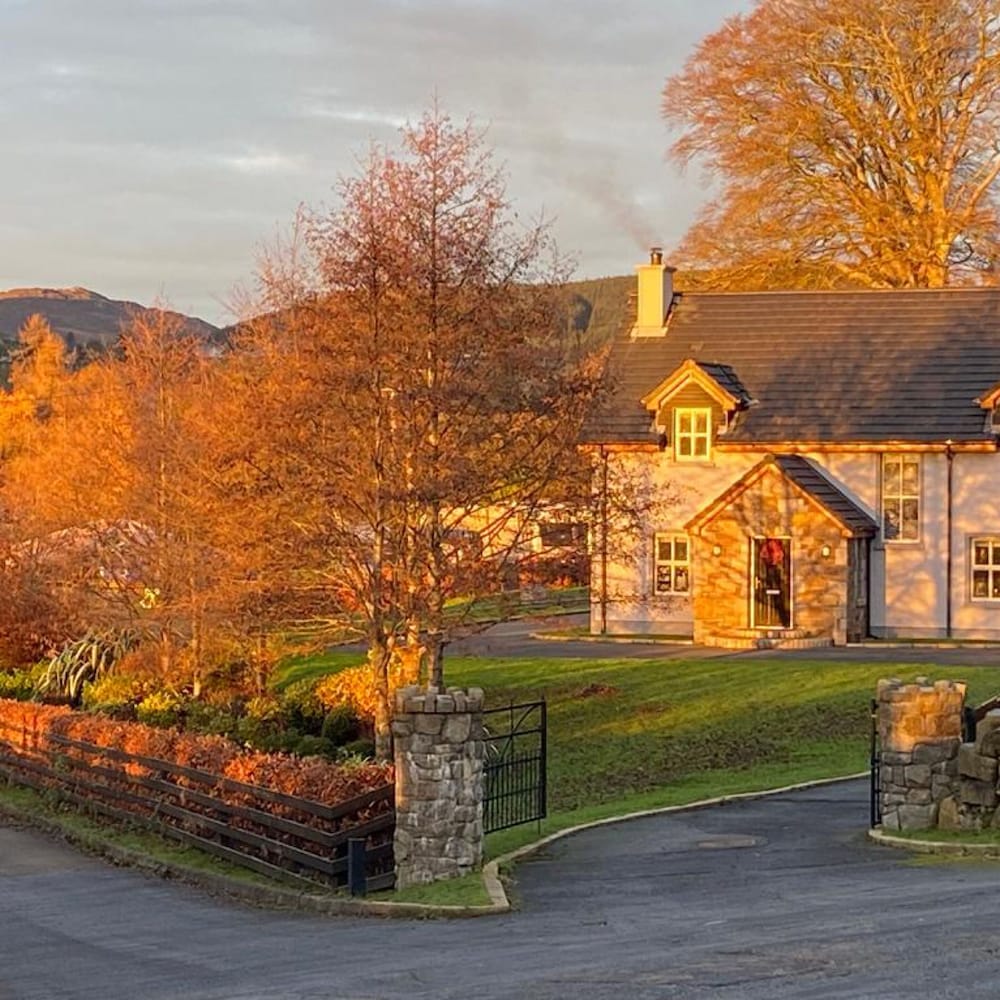 Rostrevor Valley Holiday Park En suite Rooms with Hot tub and Private Car Service — 5-Star Luxury Hotel in Newry, United Kingdom