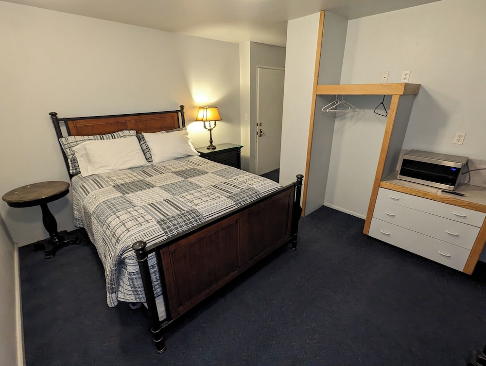 Majestic Rockies Motel - photo 6