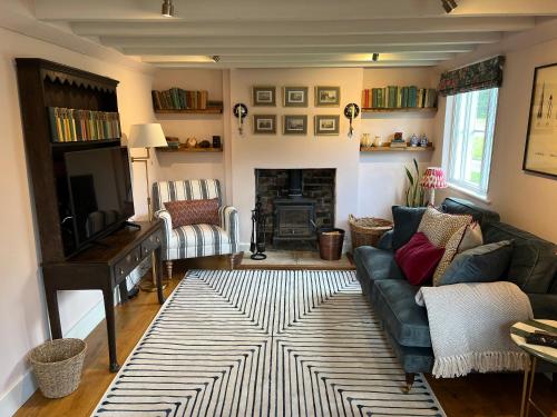 Luxury Cottage with Garden — 4-Star Luxury Hotel in Bredon, United Kingdom