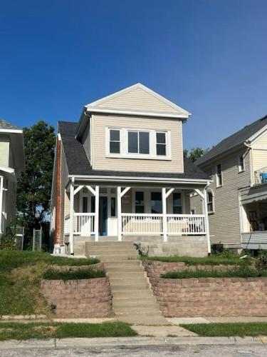 New 1890 Craftsman Home 5BR 4BA — 4-Star Luxury Hotel in Omaha, United States