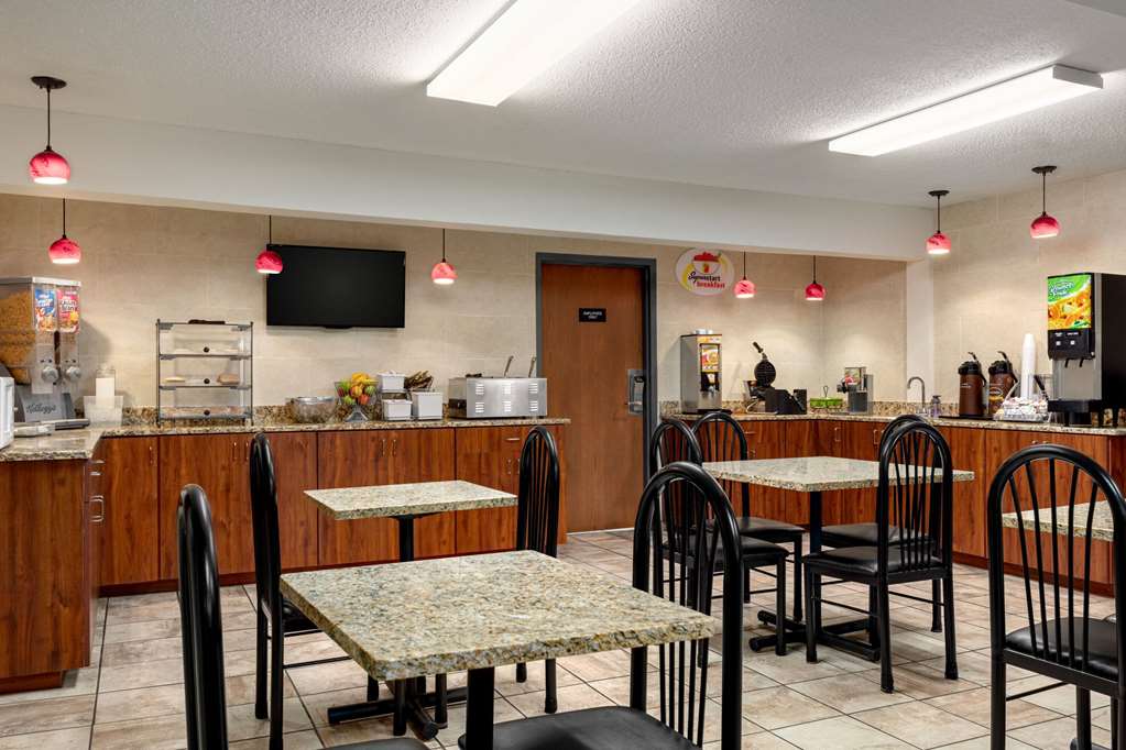 Super 8 by Wyndham Germantown Milwaukee - photo 33