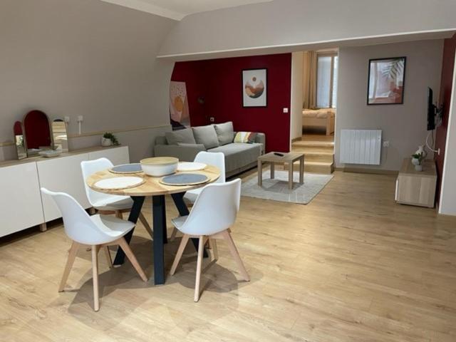 Joli Meuble Confortable Linge de Lit Non Fourni — hotel in Vals-Les-Bains