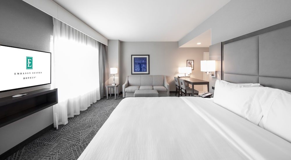 Embassy Suites by Hilton Kansas City Olathe - photo 10