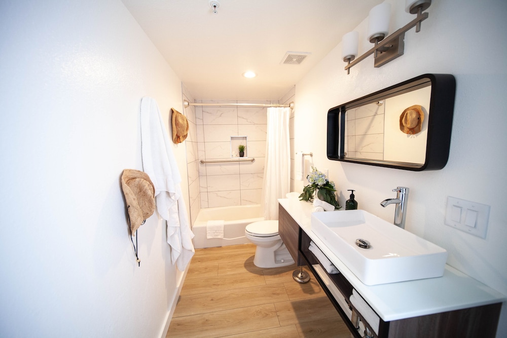 The Surfbreak Hotel - photo 23
