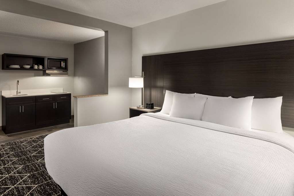 La Quinta Inn & Suites by Wyndham Lake George - photo 17
