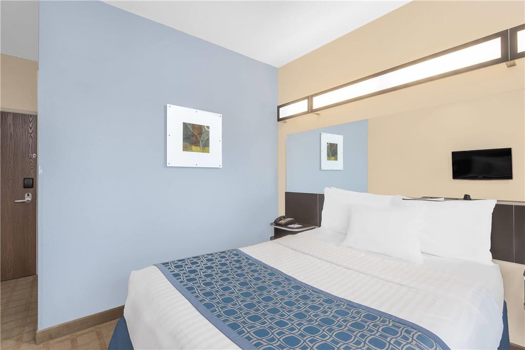 Microtel Inn & Suites by Wyndham Waynesburg - photo 15