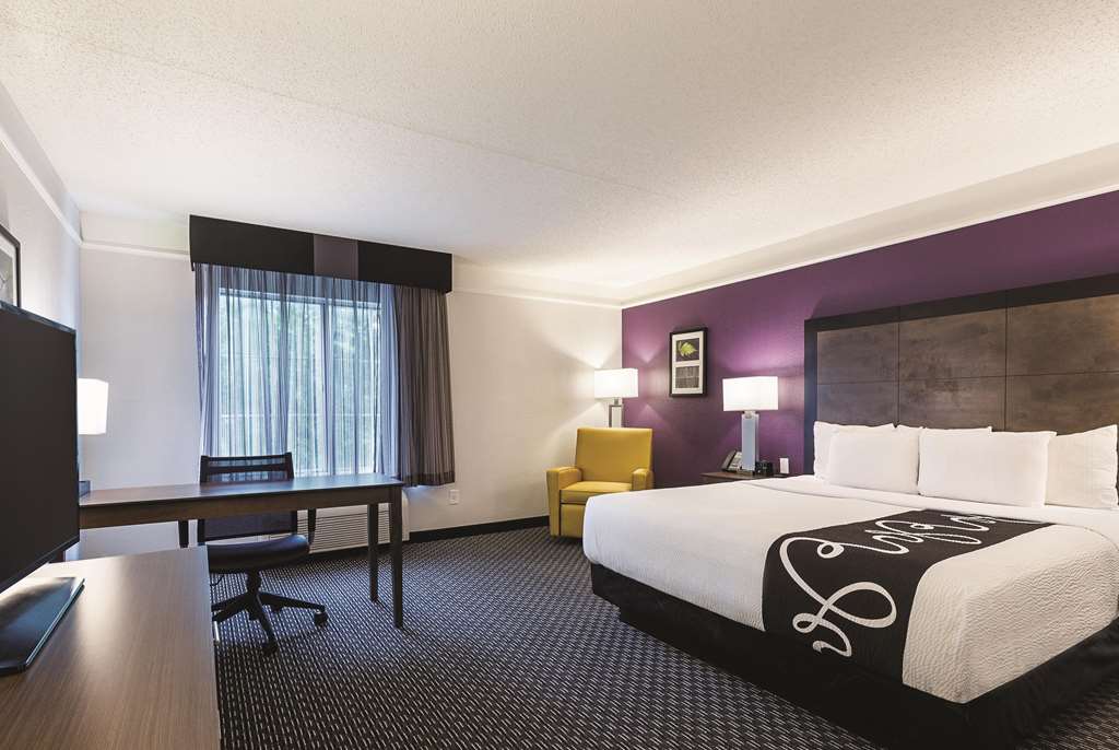 La Quinta Inn & Suites by Wyndham Dallas Plano West - photo 26