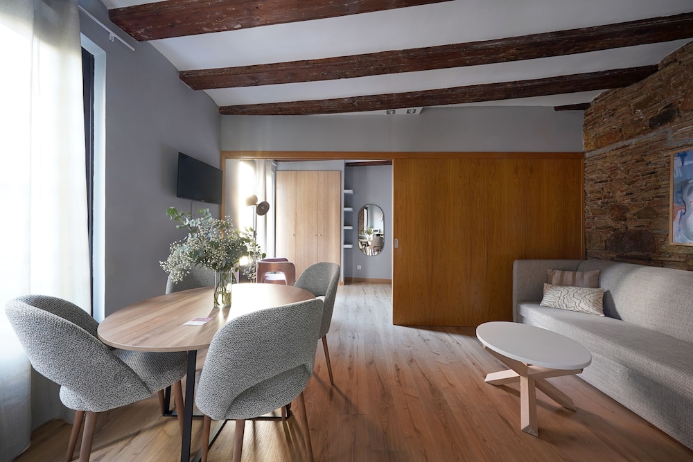 Numa Barcelona Lustre — 4-Star Luxury Hotel in Barcelona, Spain