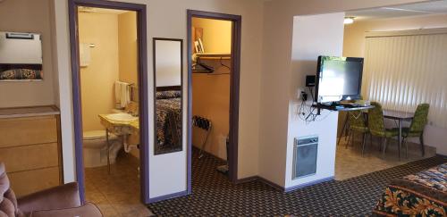 Westernaire Motel - photo 23