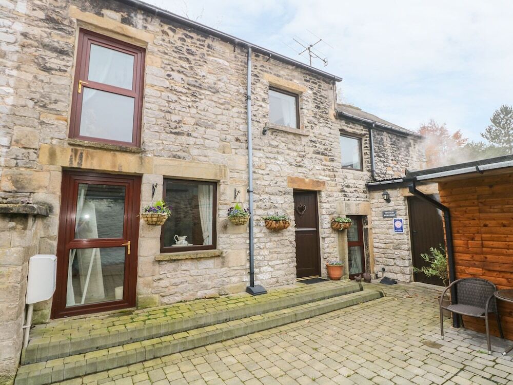 The Old Workshop - carbon neutral hotel in Hope Valley