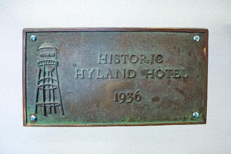 Hyland Hotel - photo 2