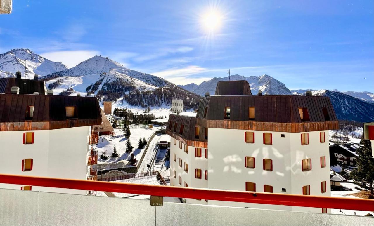Hostdomus la Tana Della Marmotta in Sestriere, Italy