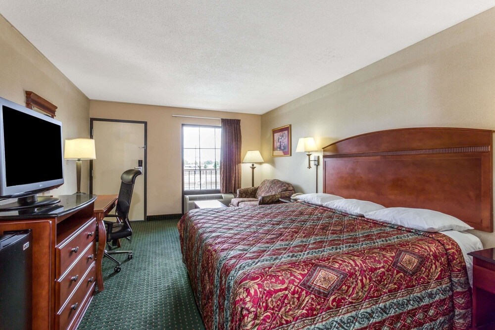 Days Inn by Wyndham Camp Springs Andrews AFB DC Area - photo 9