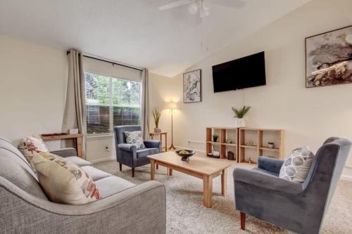 Charming Pet Friendly Family Escape Near Downtown in Savannah, United States