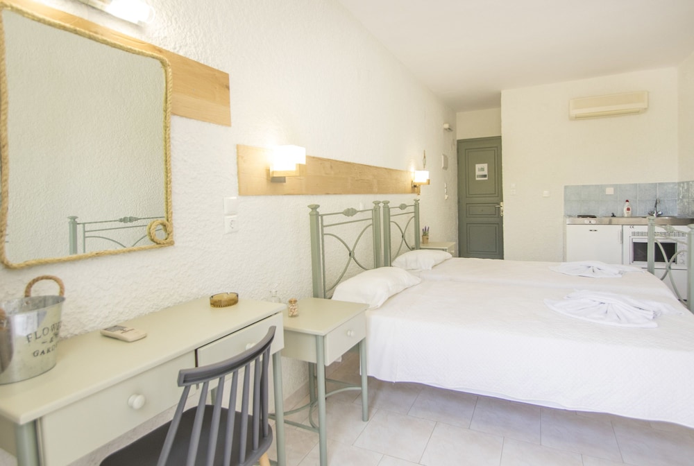 Syros Inn — Ano Syros — photo 4