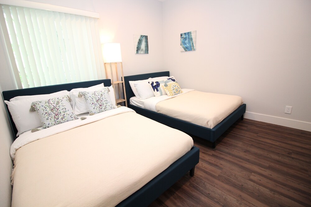La Westwood Deluxe Suites - photo 5